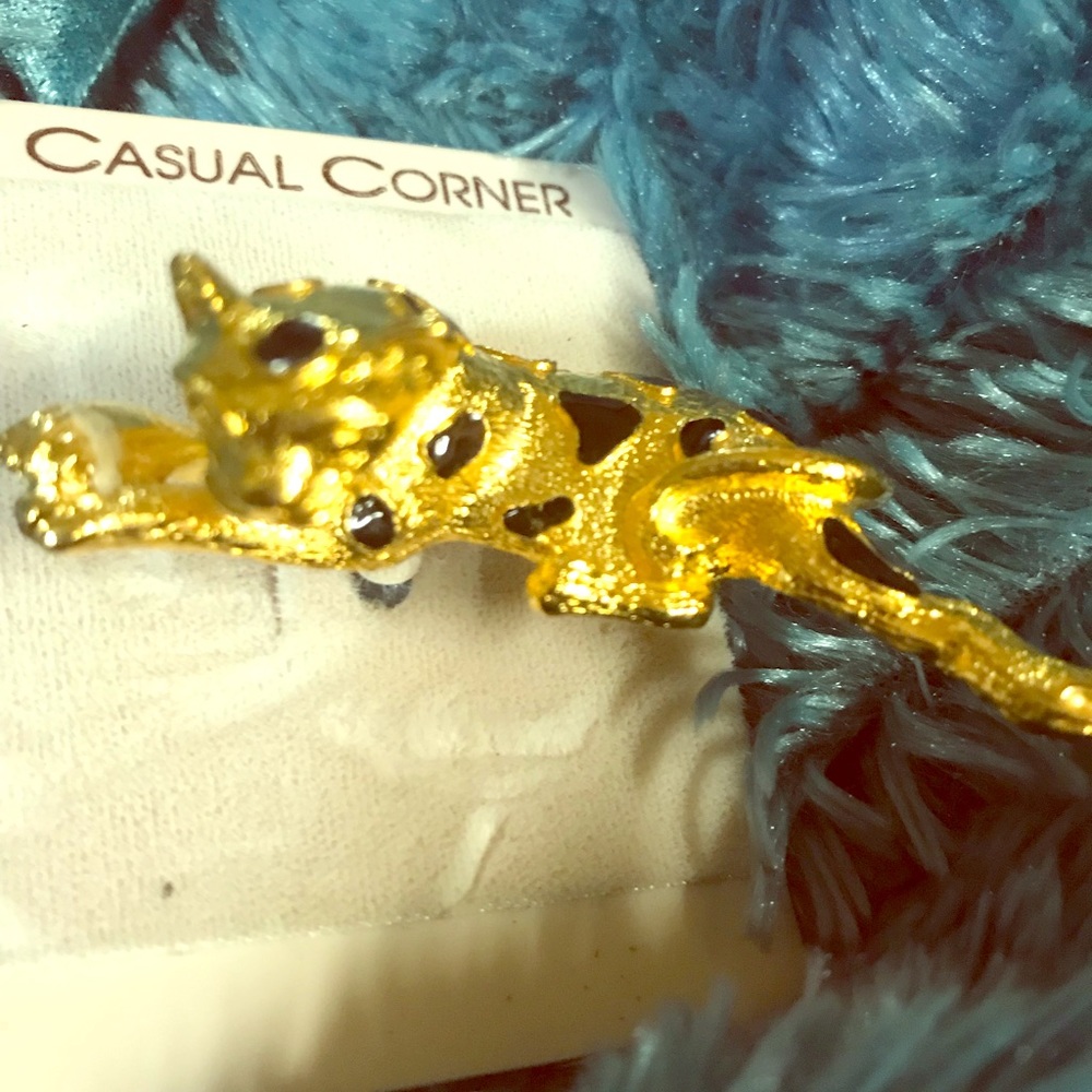 Jaguar brooch gold pin
